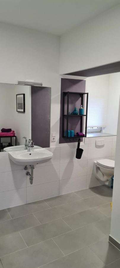 Appartement Lavendel, Ferienwohnung Mit Eigenem Eingang Wie Ein Kleines Haus Bad Salzuflen Bagian luar foto