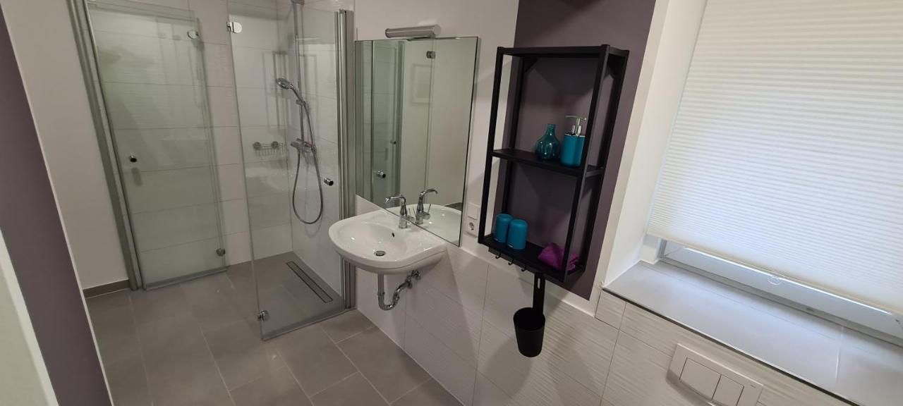 Appartement Lavendel, Ferienwohnung Mit Eigenem Eingang Wie Ein Kleines Haus Bad Salzuflen Bagian luar foto