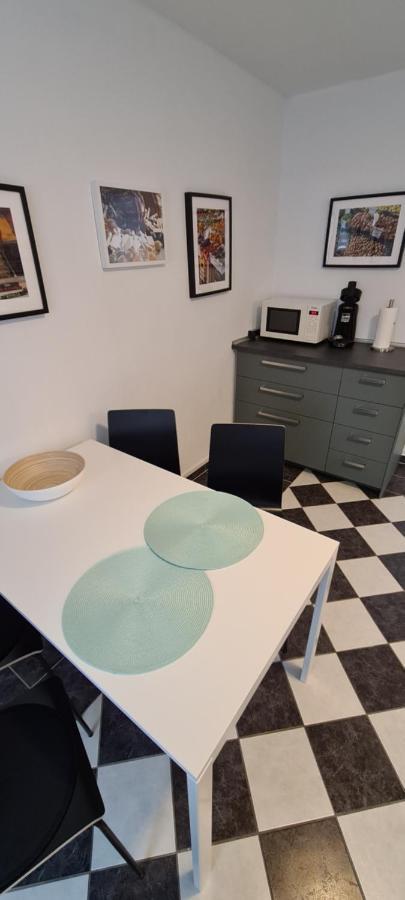 Appartement Lavendel, Ferienwohnung Mit Eigenem Eingang Wie Ein Kleines Haus Bad Salzuflen Bagian luar foto