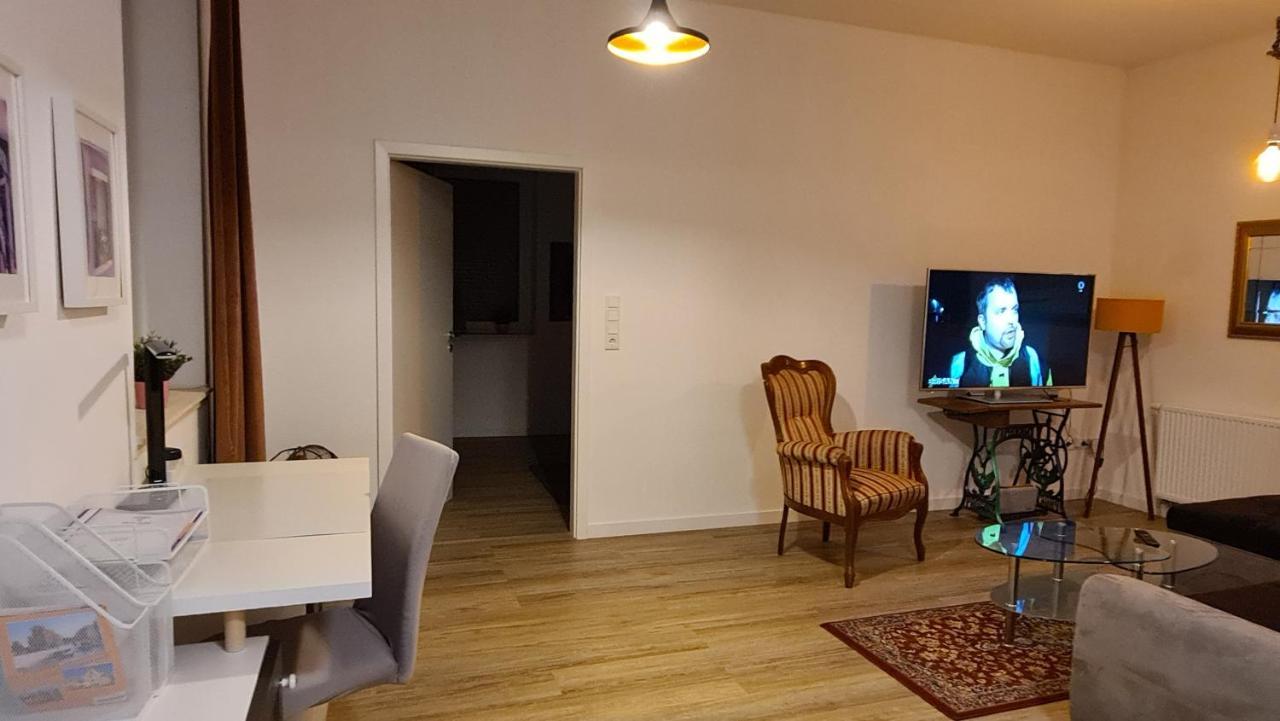 Appartement Lavendel, Ferienwohnung Mit Eigenem Eingang Wie Ein Kleines Haus Bad Salzuflen Bagian luar foto